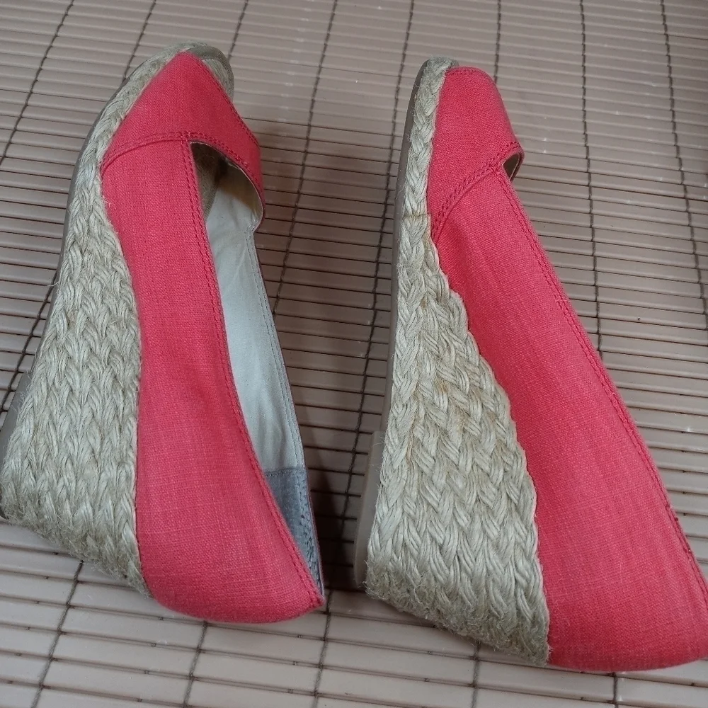 Lucky Brand women's rHot pink fabric espadrille platform sandals. 3